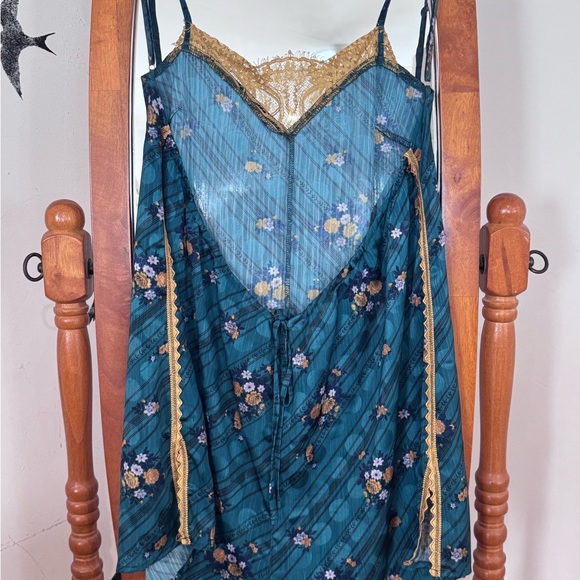 Free People floral lace slip romper in a gorgeous teal blue tone 🌿 - Picture 5 of 7